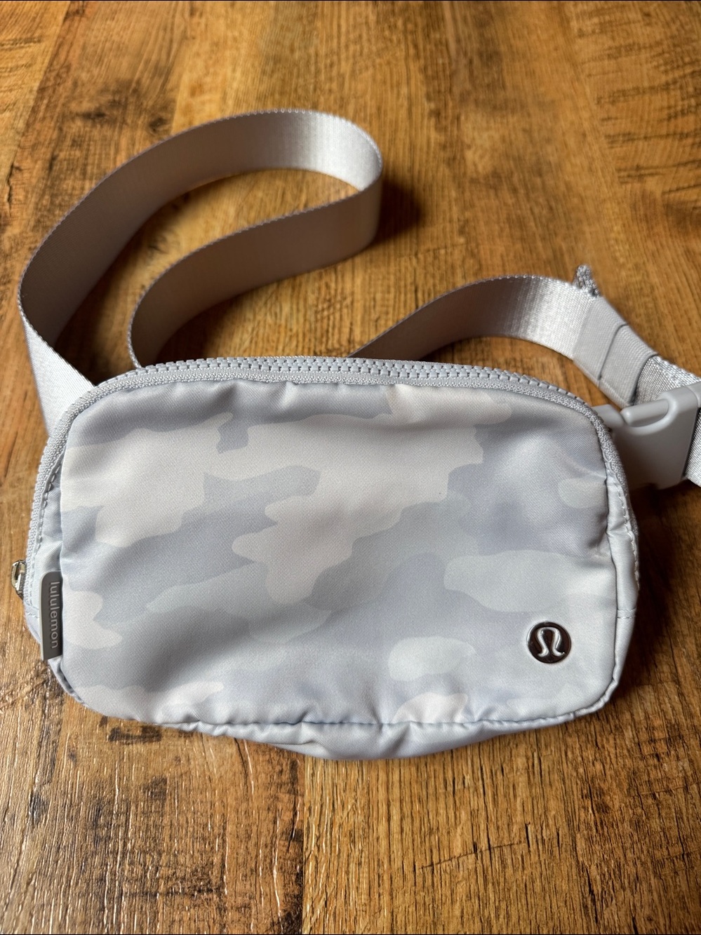 Lululemon Athletica Silver Camo Crossbody Everywhere Belt Bag NWOT ✨